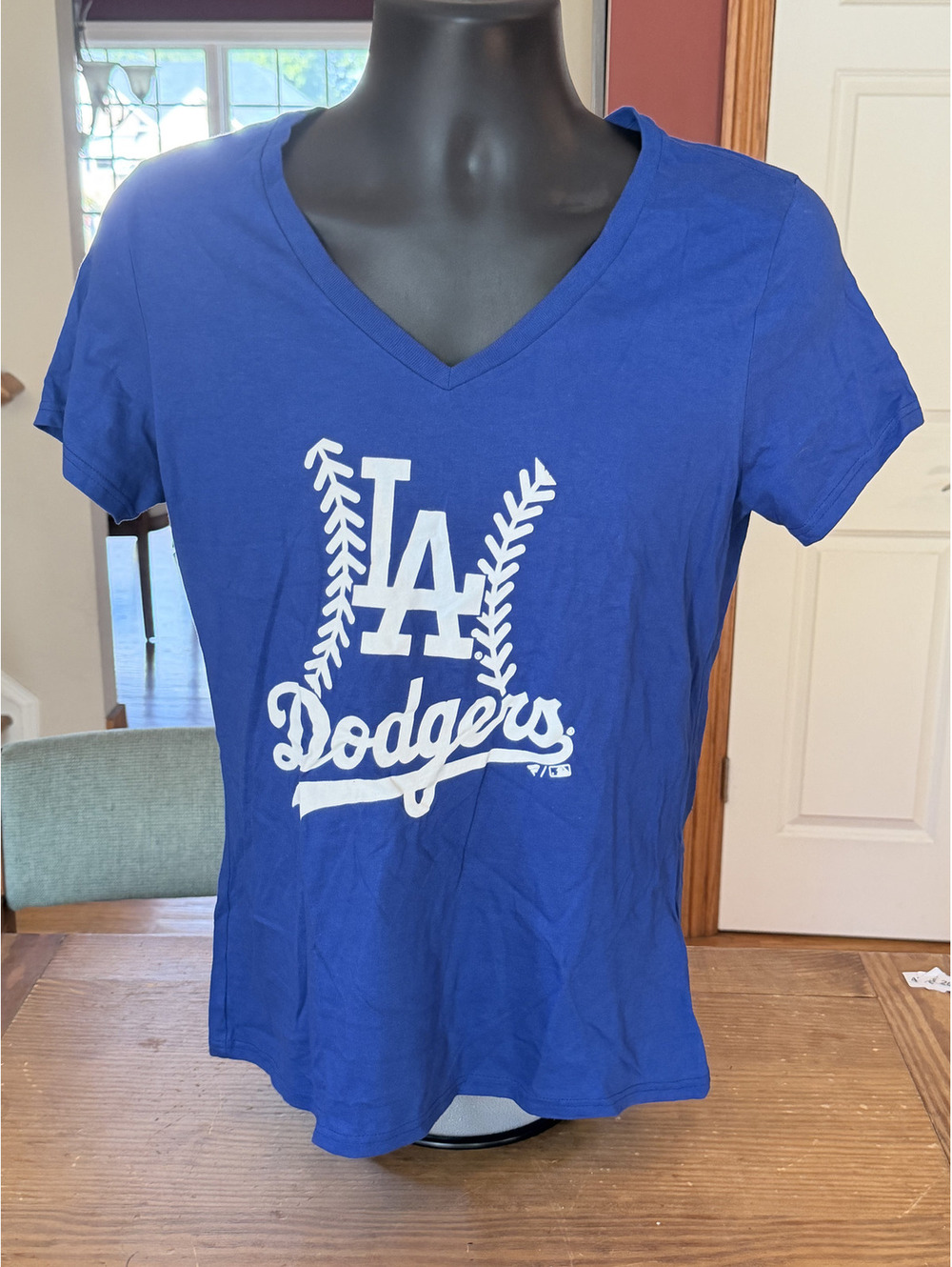 Los Angeles Dodgers Ohtani #17 Women's V-Neck T-Shirt Medium